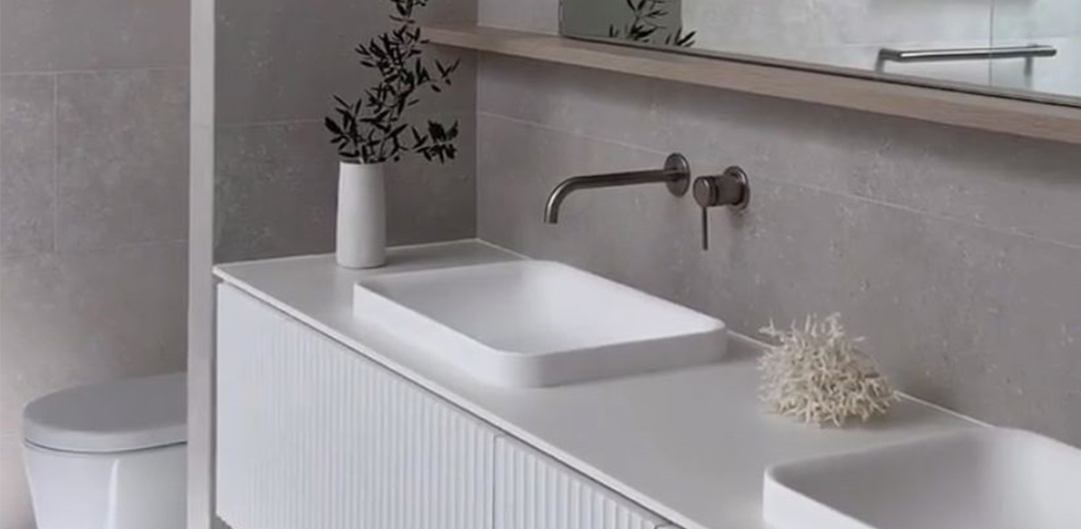 all white bathroom vanity